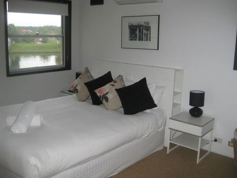 Noosa Entrance Waterfront Resort - Accommodation Resorts 11