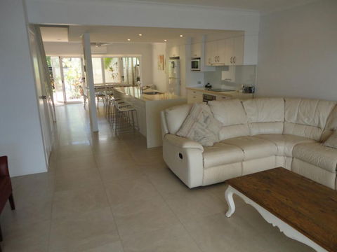 Noosa Entrance Waterfront Resort - Accommodation Resorts 2