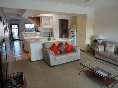 Noosa Entrance Waterfront Resort - Accommodation Resorts 8