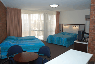 Lakes Central Hotel - Accommodation Resorts 1