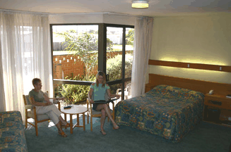 Lakes Central Hotel - Accommodation Resorts 4