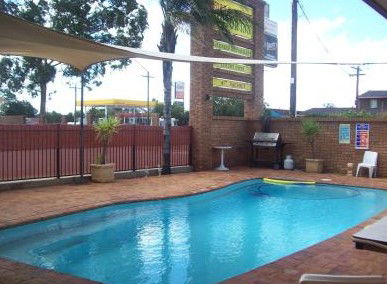 Cobar NSW Accommodation Resorts