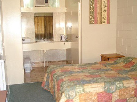 Hi Roller Motel - Accommodation Resorts 1