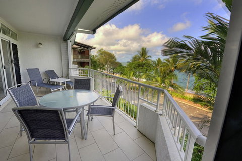 Costa Royale Beachfront Apartments - Accommodation Resorts 4