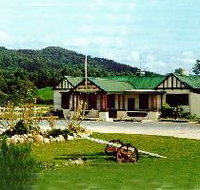 Pub in the Paddock - Accommodation Resorts