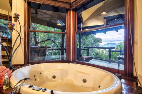 Secrets On The Lake - Accommodation Resorts 7