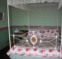 Berry Mountain Farm Mullengrove Cottage