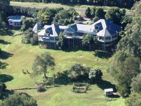 The Spotted Chook Ferme Auberge And Amelies Petite Maison - Accommodation Resorts 0