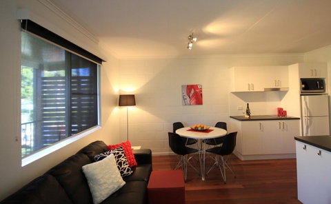 Maclean Stays - Accommodation Resorts 3
