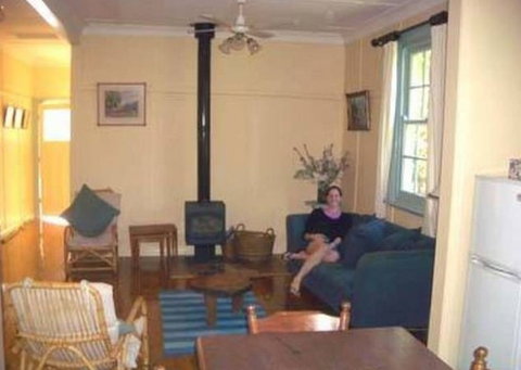 Honeysuckle Cottage Jingellic - Accommodation Resorts 3