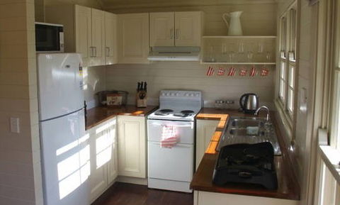 Book Barn Cottage - Accommodation Resorts 4