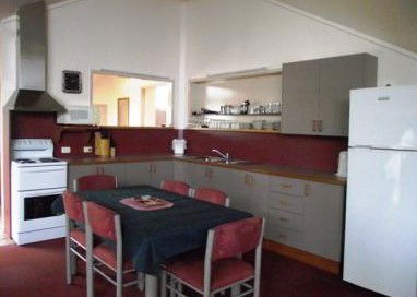 R And R - Holiday Home - Accommodation Resorts 4