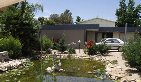 Golden Leaf Motel - Accommodation Resorts 1