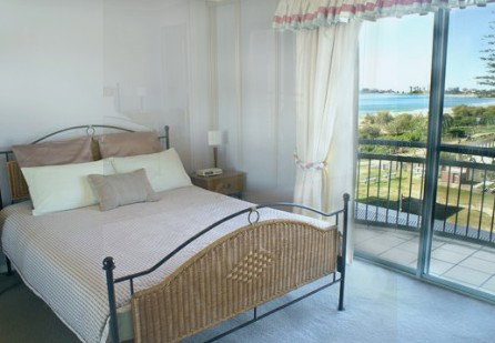 Golden Sea Apartments - Accommodation Resorts 3