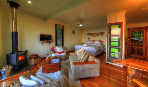 At Remingtons B & B - Accommodation Resorts 4