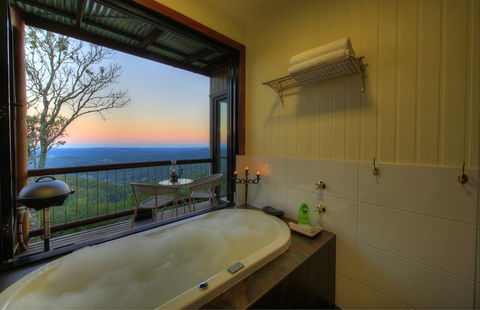 At Remingtons B & B - Accommodation Resorts 5