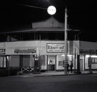 Burnett Hotel - Accommodation Resorts