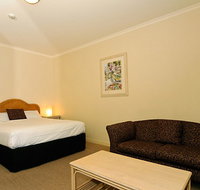 Quality Hotel Tiffins on the Park - Accommodation Resorts