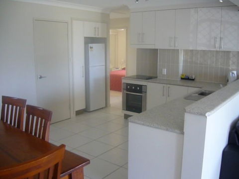 L'Amor Holiday Apartments - Accommodation Resorts 3