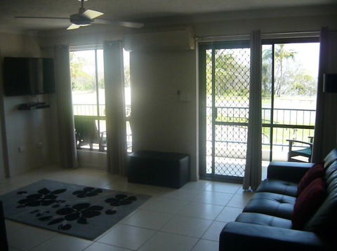 L'Amor Holiday Apartments - Accommodation Resorts 4