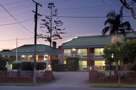 Wooloowin QLD Accommodation Resorts