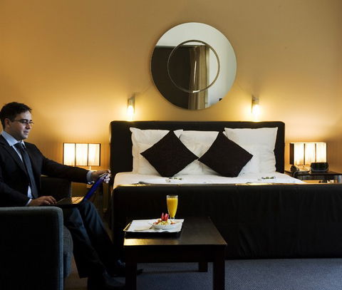 The Clarendon Hotel - Accommodation Resorts 4