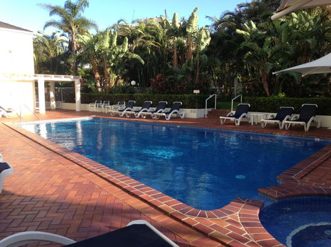 Crest Apartments - Accommodation Resorts 2