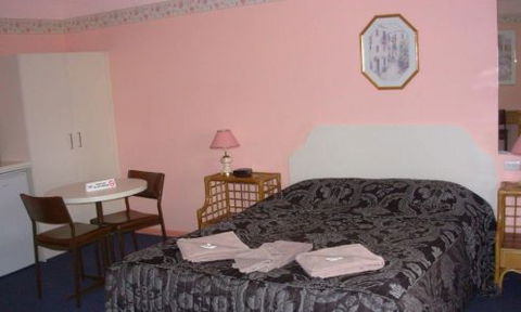 Roundhouse Motel - Accommodation Resorts 4