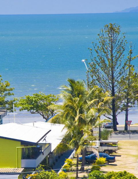 Surfside Motel - Yeppoon - Accommodation Resorts 0