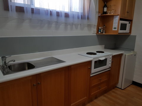 Cousins Motor Inn - Accommodation Resorts 10