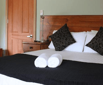Tullah Lakeside Chalets - Accommodation Resorts