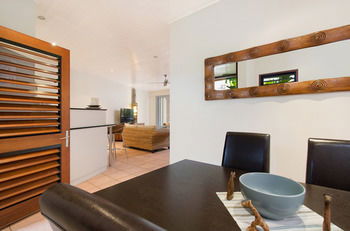 L'Auberge Noosa - Accommodation Resorts 9