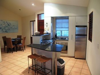 L'Auberge Noosa - Accommodation Resorts 11
