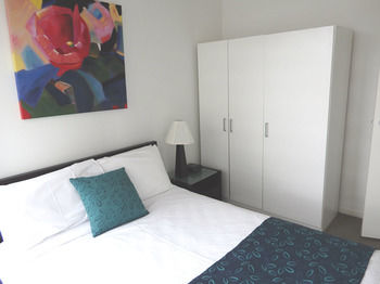 AKOM Docklands - Accommodation Resorts 1