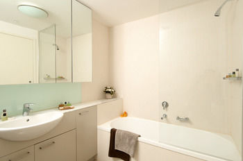 AKOM Docklands - Accommodation Resorts 5