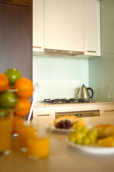 AKOM Docklands - Accommodation Resorts 8