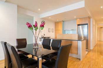 AKOM Docklands - Accommodation Resorts 23