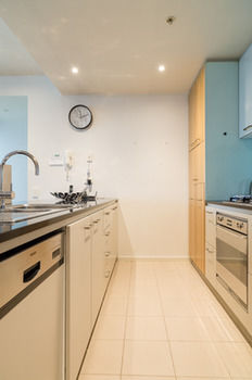 AKOM Docklands - Accommodation Resorts 27