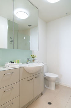 AKOM Docklands - Accommodation Resorts 29