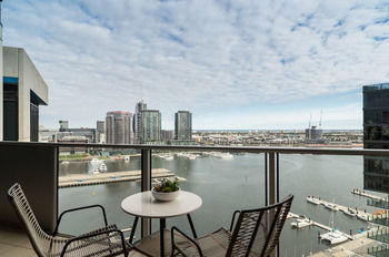 AKOM Docklands - Accommodation Resorts 30