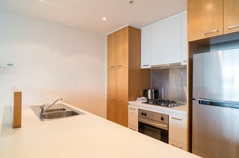 AKOM Docklands - Accommodation Resorts 33