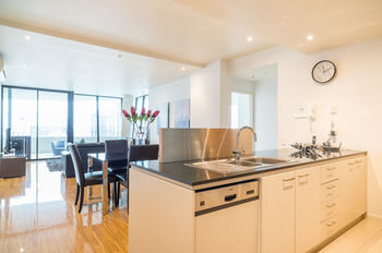 AKOM Docklands - Accommodation Resorts 34