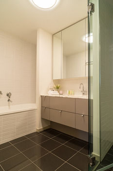 AKOM Docklands - Accommodation Resorts 35