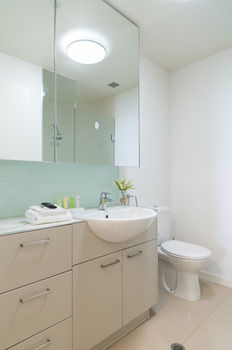 AKOM Docklands - Accommodation Resorts 38