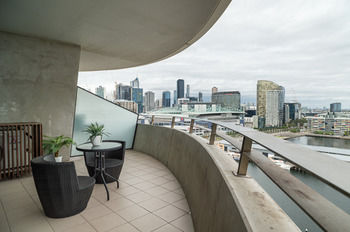 AKOM Docklands - Accommodation Resorts 39