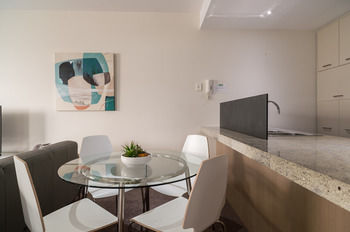 AKOM Docklands - Accommodation Resorts 45