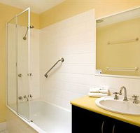 Beach Breakers Resort - Accommodation Resorts