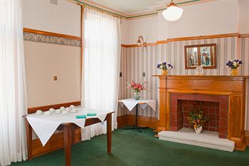 Hotel Gosford - Accommodation Resorts 3