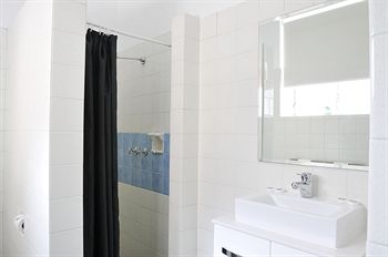 Hotel Gosford - Accommodation Resorts 13