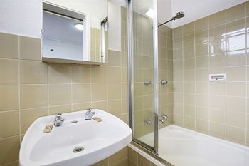 Brown Jug Inn Hotel - Accommodation Resorts 0